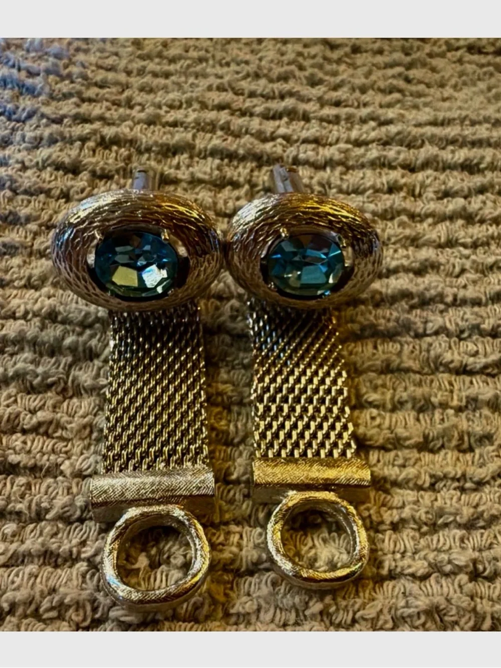 8 pairs of various Men's cufflinks.